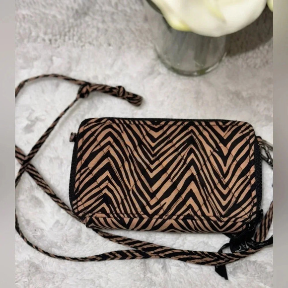 - Vera Bradley Zebra Pattern Crossbody with Wristlet Black/Tan - Picture 9 of 14